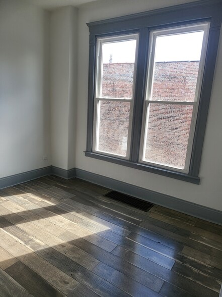 Building Photo - 1940 S Trumbull Ave