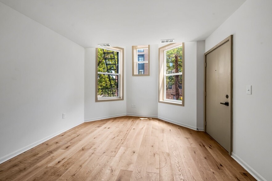 Building Photo - 1741 Park Ave