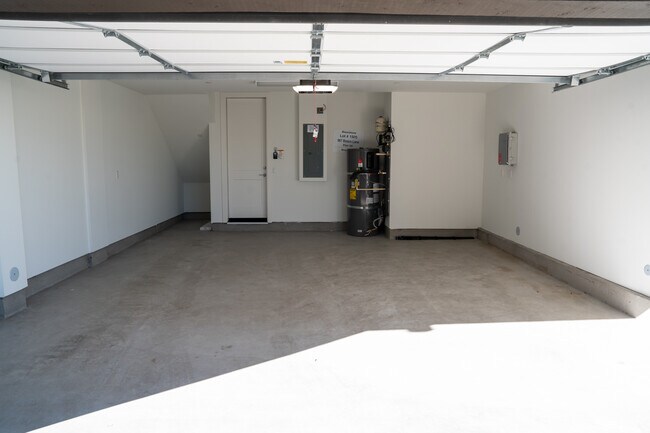 Building Photo - 966 Bosco Ln