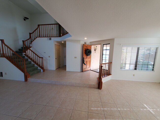 Building Photo - Beautiful Woodbridge/Lakeside Home for Lease!