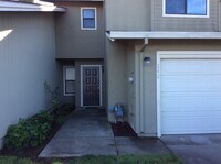 Building Photo - Welcome to your newly remodeled townhome!