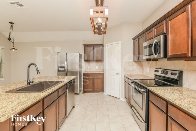Building Photo - 546 Clearlake Dr
