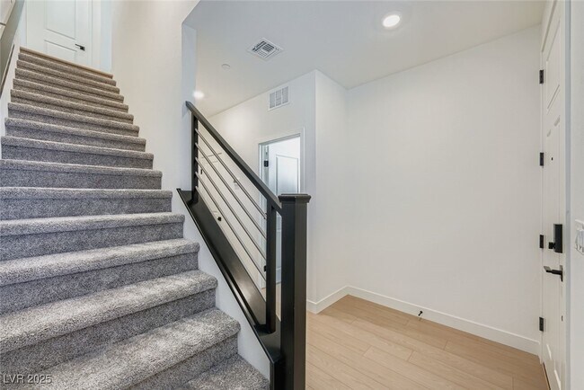 Building Photo - 11737 Stone Curlew Ave