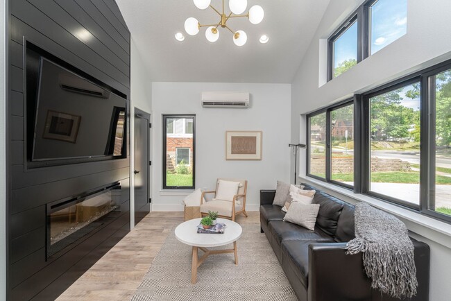 Building Photo - Tiny Home in Cedar Falls