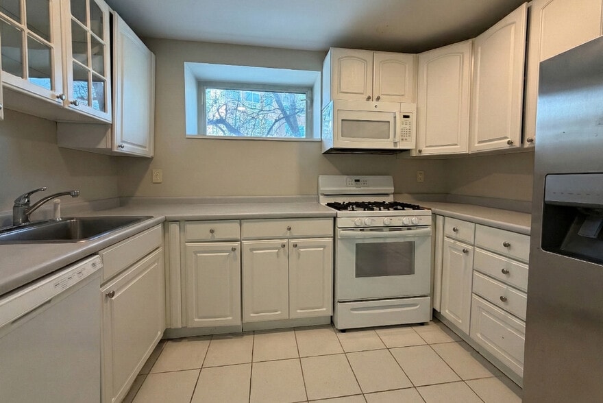 Building Photo - 4 Canal Park