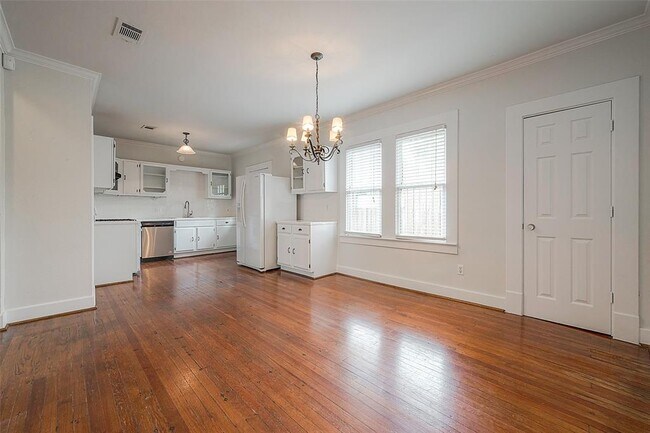 Building Photo - 701 Highland St