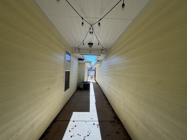 Building Photo - 2111 10th St