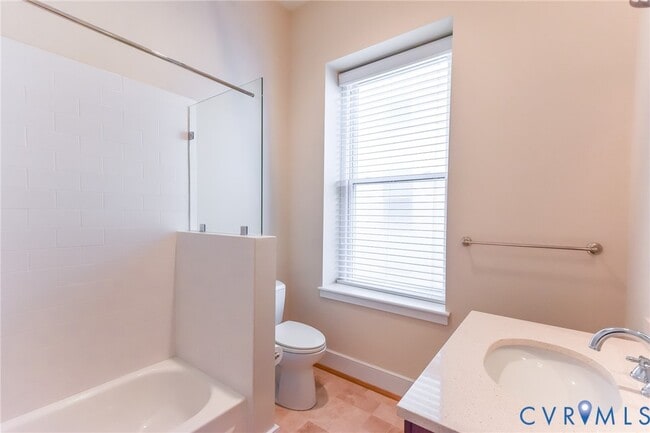 Building Photo - 105 E Broad St