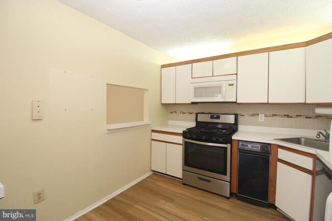 Building Photo - 7 Joyner Ct