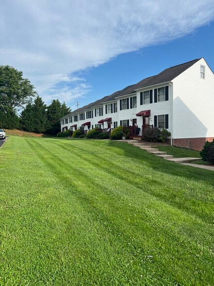 Building Photo - 577 Beaverview Dr