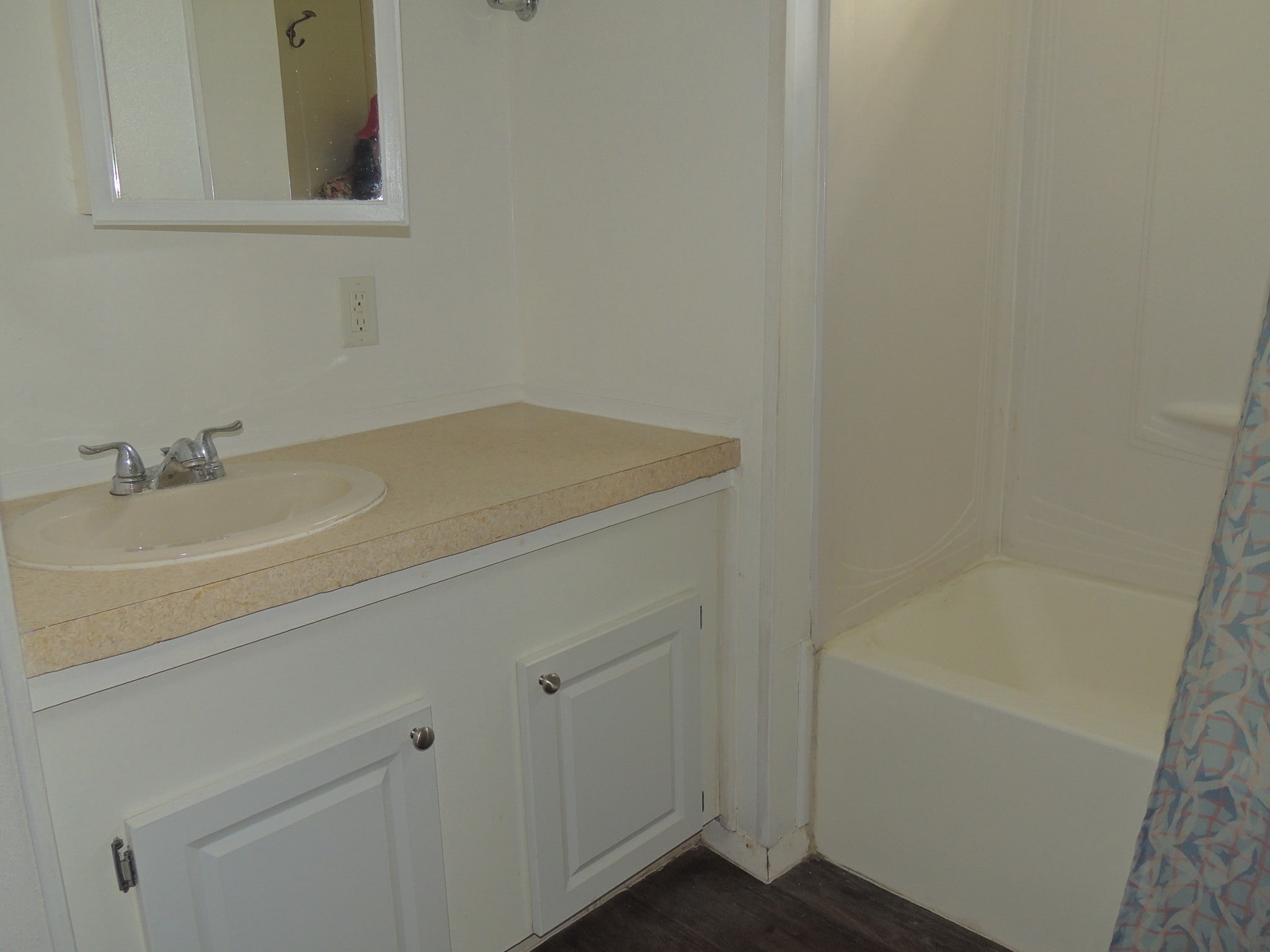 UPDATED BATH WITH SHOWER AND TUB - 7815 Sunrunner Dr