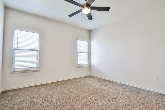 Building Photo - 5636 Lehigh St