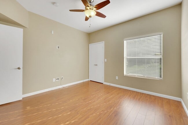 Building Photo - One bedroom condo in gated community