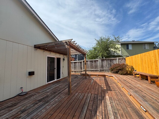 Building Photo - Beautiful One Story House - 3 bed in Spanaway!