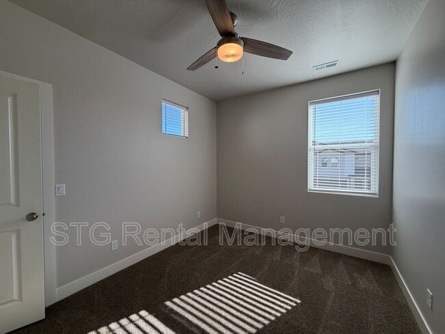 Building Photo - 1010 S 4380 W