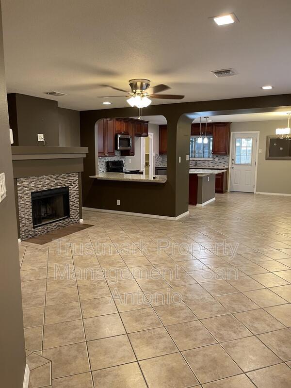 Building Photo - 8335 Bent Meadow Dr