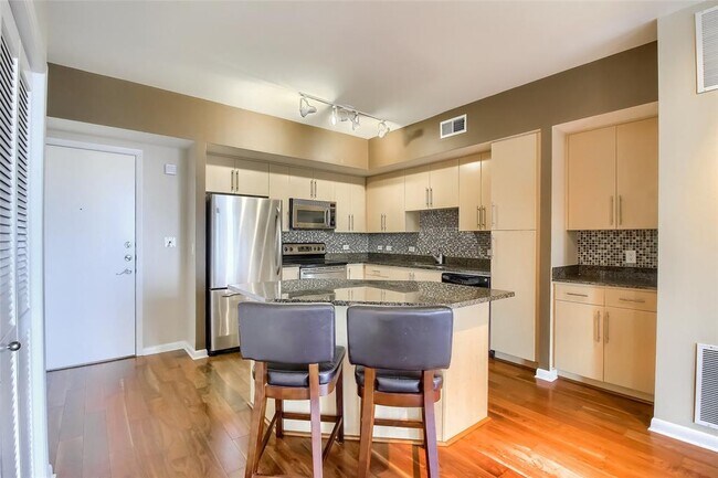 Building Photo - 54 Rainey St