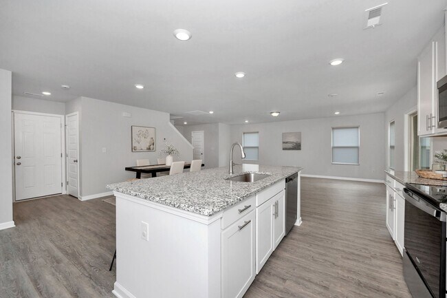 Building Photo - 3 Bedroom House in East Limestone