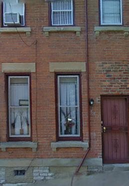 Building Photo - Large Town Home