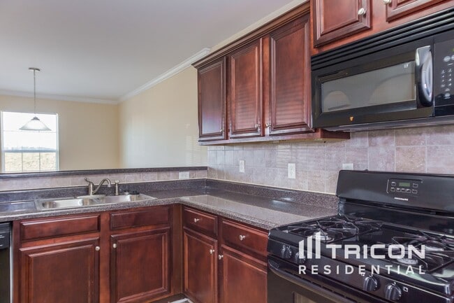 Building Photo - 2435 Cornell Cir