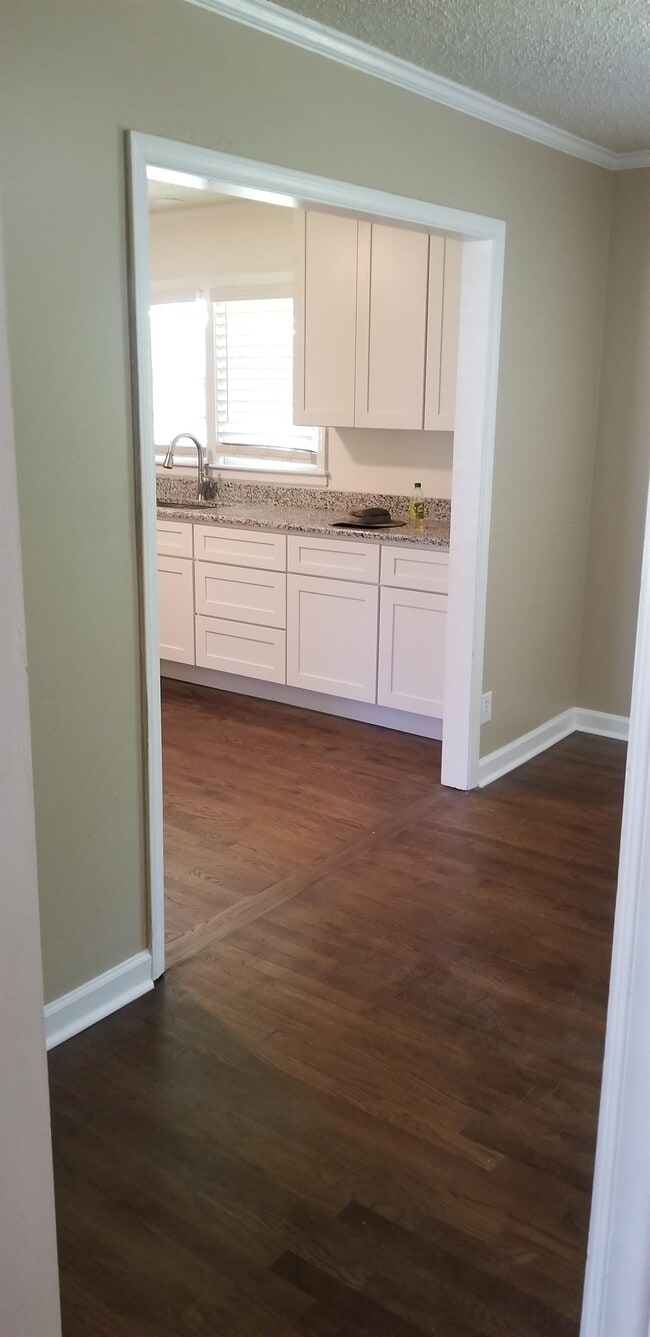 Building Photo - 1620 Riverside Dr