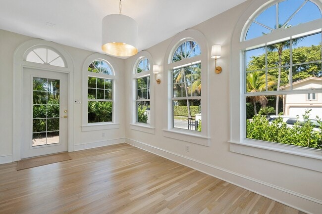 Building Photo - 224 10th St