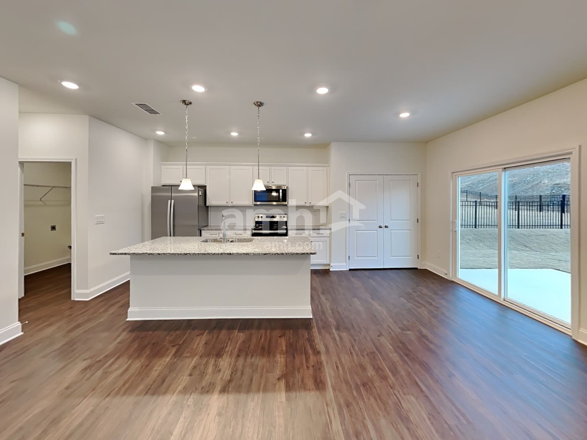 Building Photo - 572 Smt Vw Ln