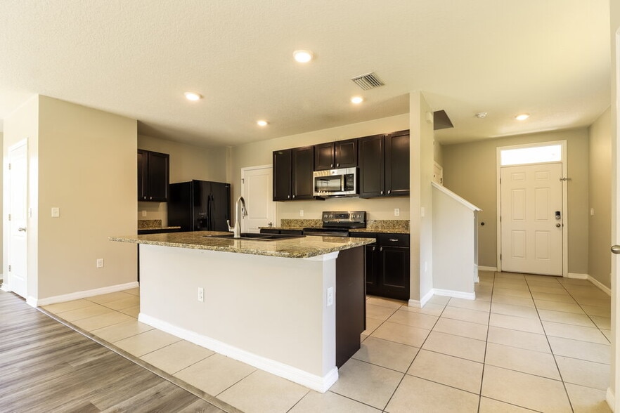 Building Photo - 10988 Carlton Fields Dr