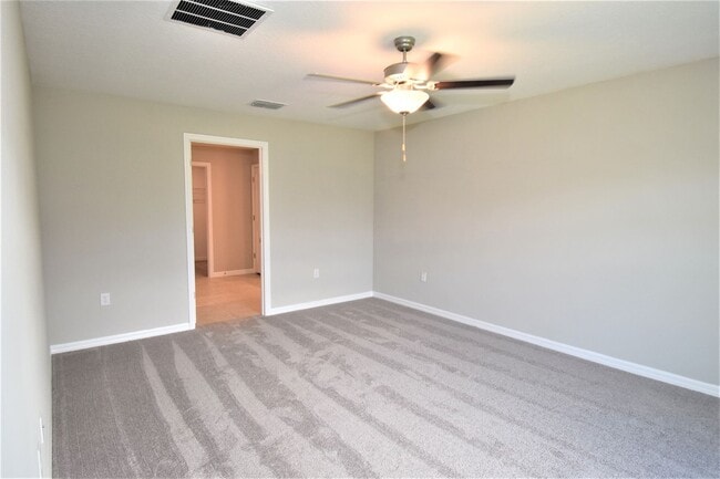 Building Photo - Like New 4 Bedroom Home
