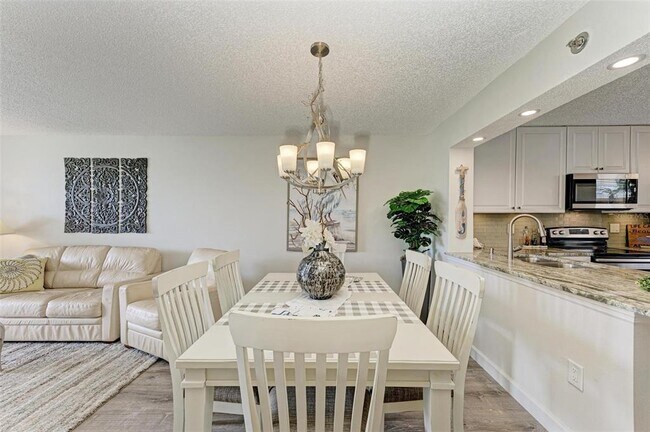 Building Photo - 4480 Fairways Blvd