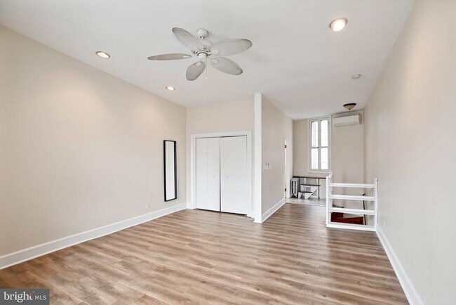 Building Photo - 918 E Passyunk Ave
