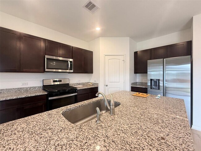 Building Photo - 120 Calla Ln