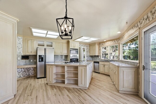 Building Photo - Stunning 3,488 Sq. Ft. Home with Pool & 3-...