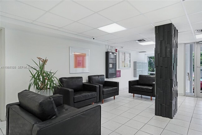 Building Photo - 245 18th St