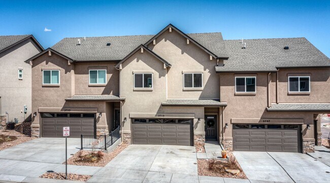 Building Photo - Beautiful Townhome Next to Nature on Westside