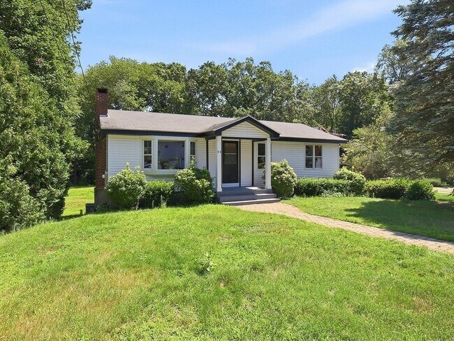 Building Photo - 44 Topsfield Cir