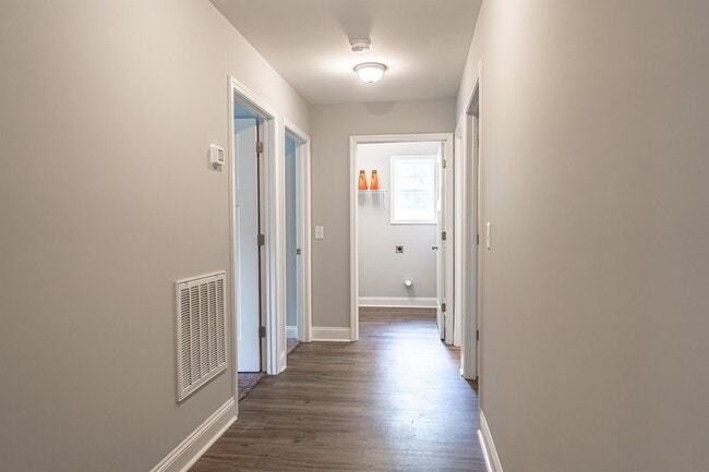 Building Photo - 1040 W Indiana Ave