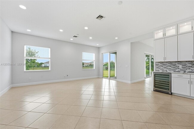 Building Photo - 15239 Goldfinch Cir