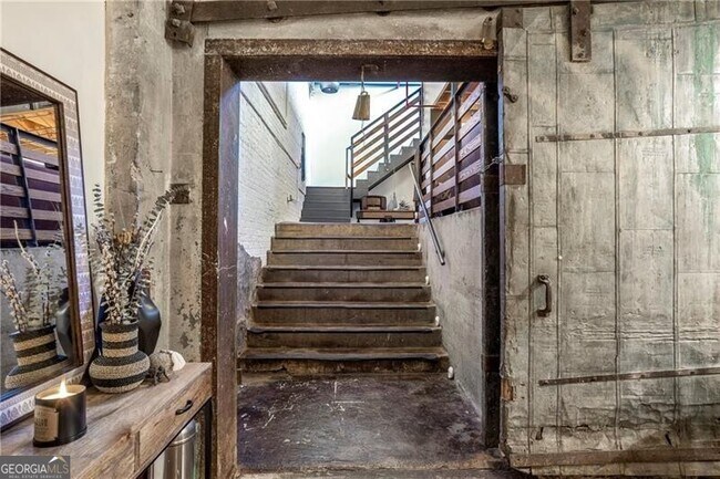 Building Photo - 650 Glen Iris Dr NE