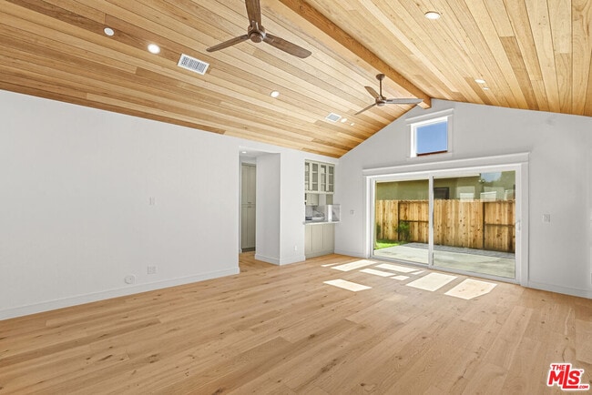 Building Photo - 418 N Frederic St