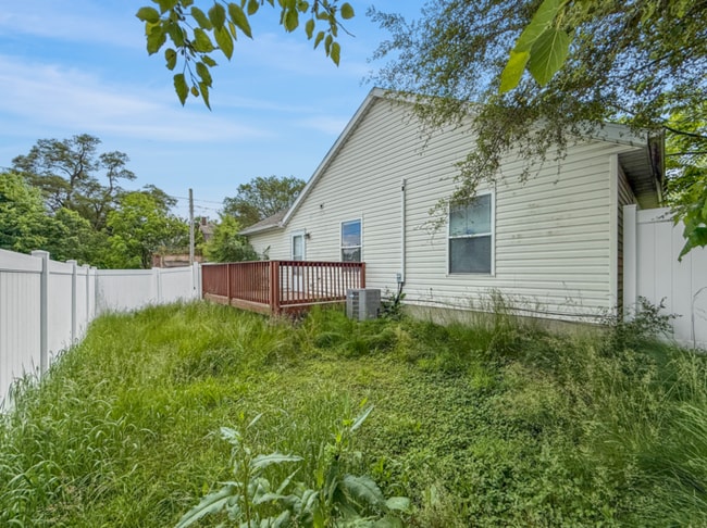 Building Photo - 515 Talbot Ave