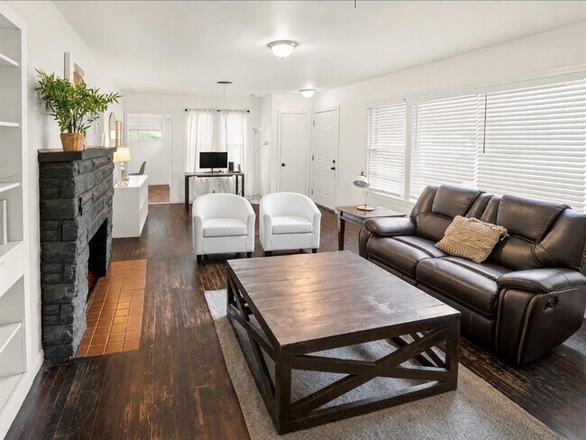 Building Photo - 6208 Walnut Hills Dr