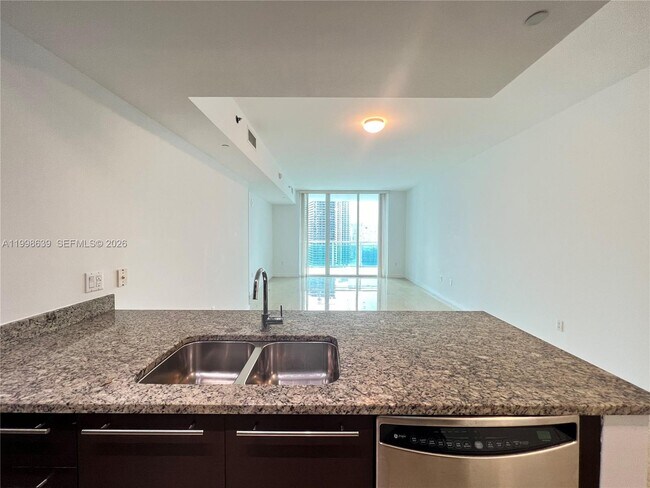 Building Photo - 950 Brickell Bay Dr