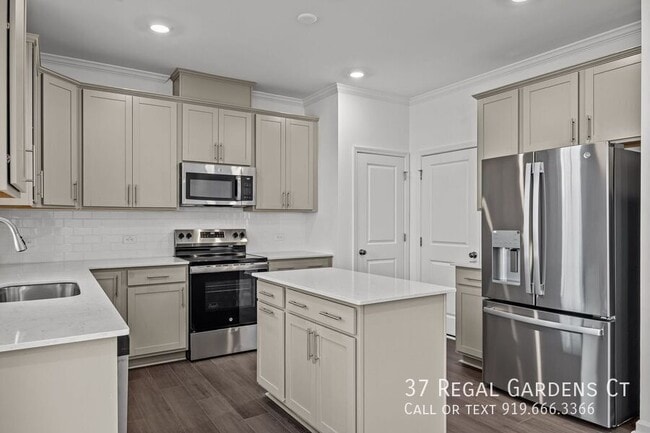 Building Photo - 37 Regal Gdns Ct