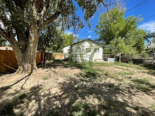 Building Photo - 1510 W 17th St