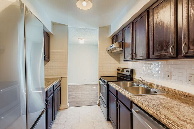 Building Photo - Beautiful & Modern 2 bedroom in Denver!
