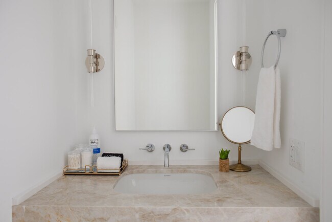 Building Photo - 60 E Randolph St