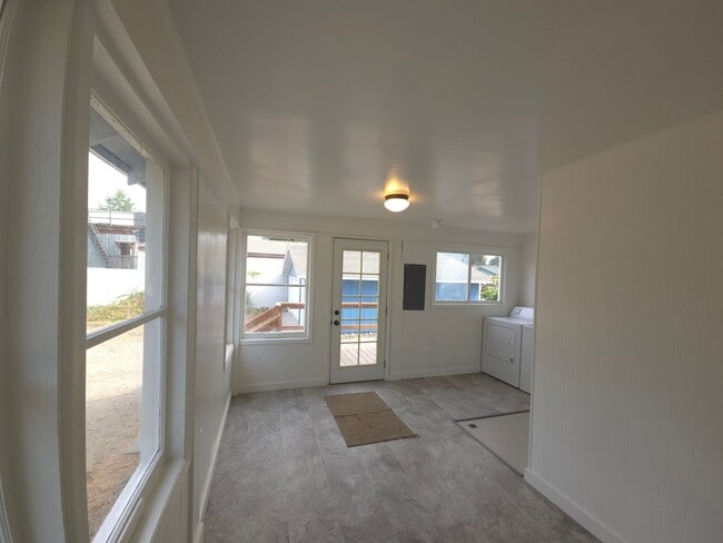 Building Photo - Home with character