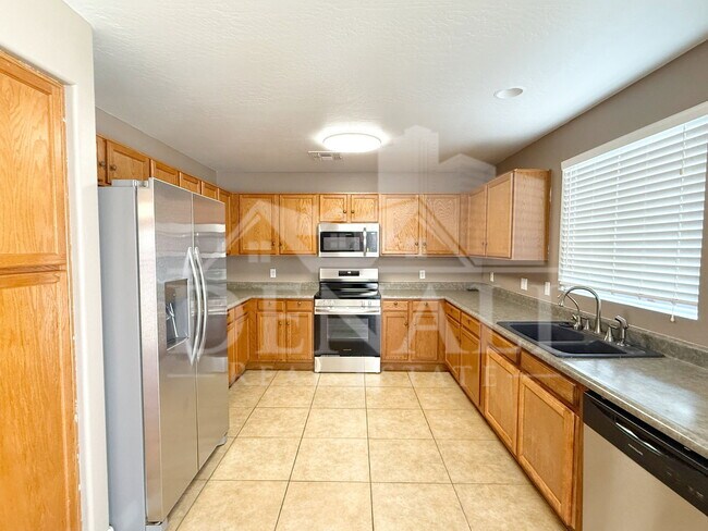 Building Photo - 11810 W Sunnyside Dr