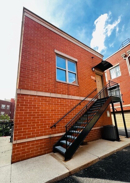 Building Photo - 715 W Eastman St